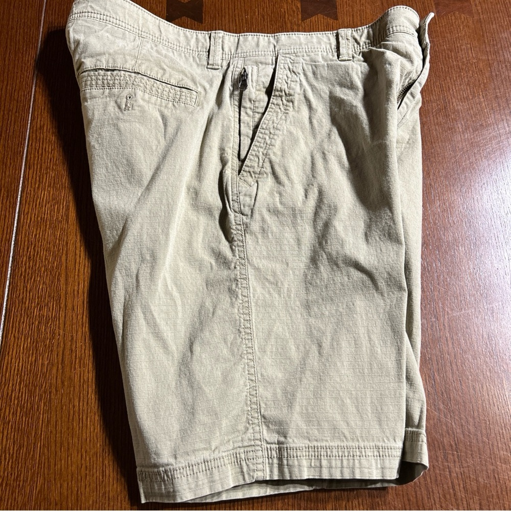 Clearwater Outfitters Men's Tan Shorts Flat Front Size 34
